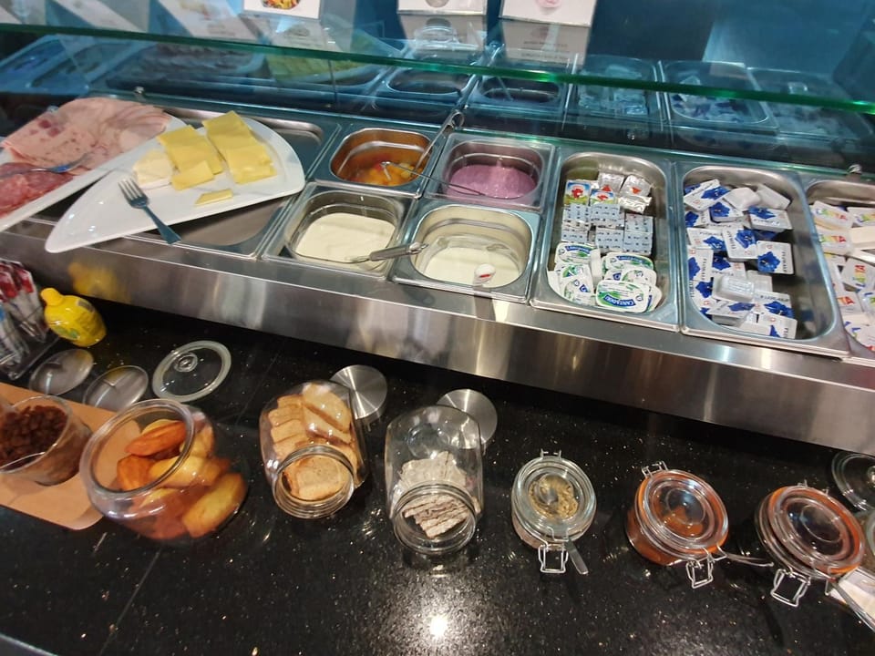 Breakfast, Continental breakfast, Buffet breakfast