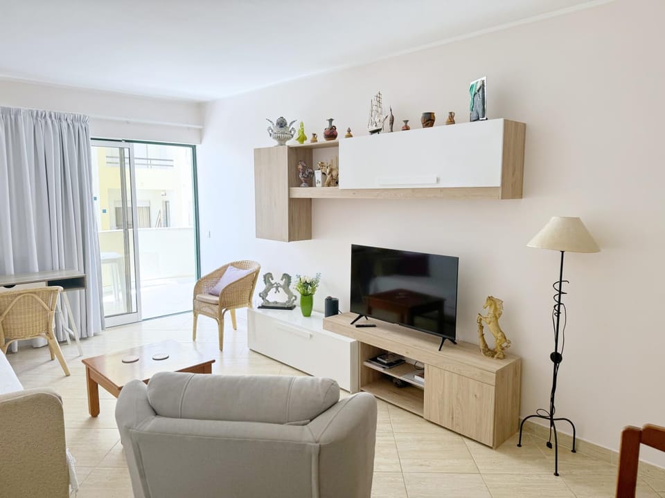 Communal lounge/ TV room, TV and multimedia, Living room