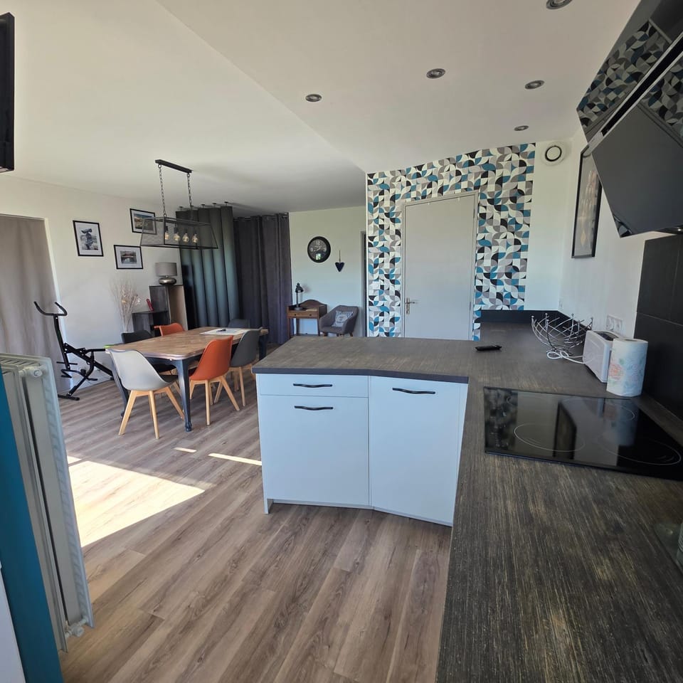 Chez KARINE T4 Terrasse HYPER CENTRE VILLE Wifi Parking Apartment in Troyes