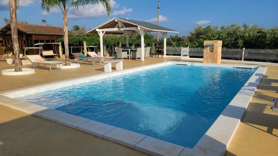 Villa Anna Salento - due camere con piscina, cucina e BBQ a pochi minuti dal mare Bed and Breakfast in Apulia