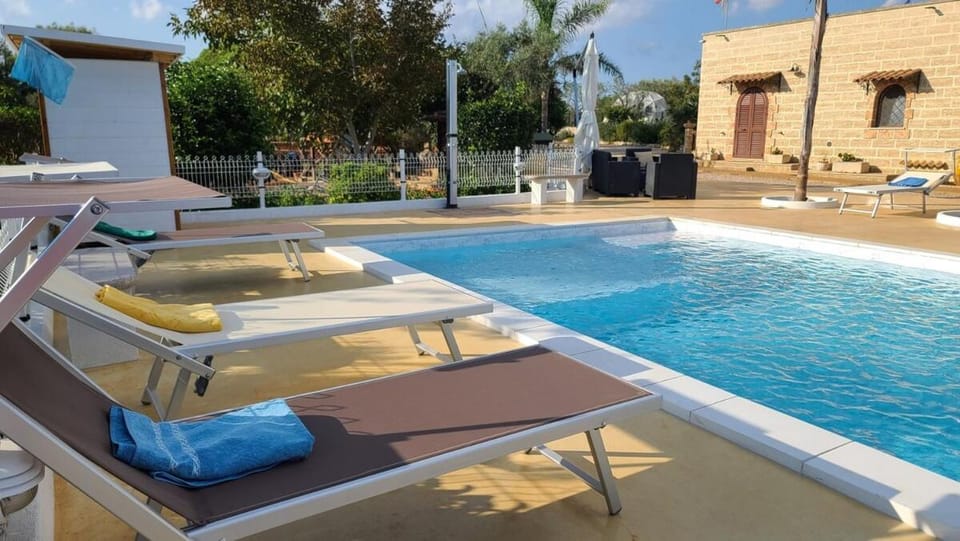 Day, Pool view, Swimming pool, sunbed, towels