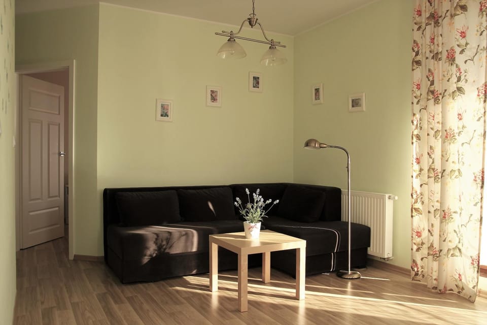 Property building, Living room, Seating area, Family