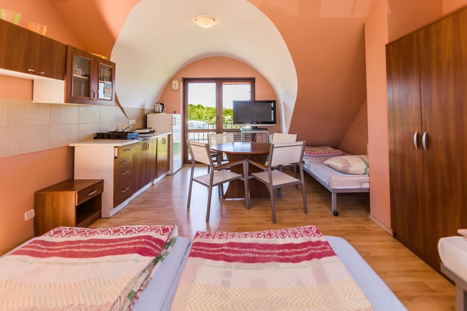 Living room, Photo of the whole room, Seating area