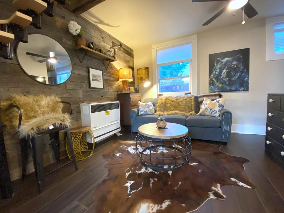 The Chic Guest Retreat in Old Town near CSU House in Fort Collins