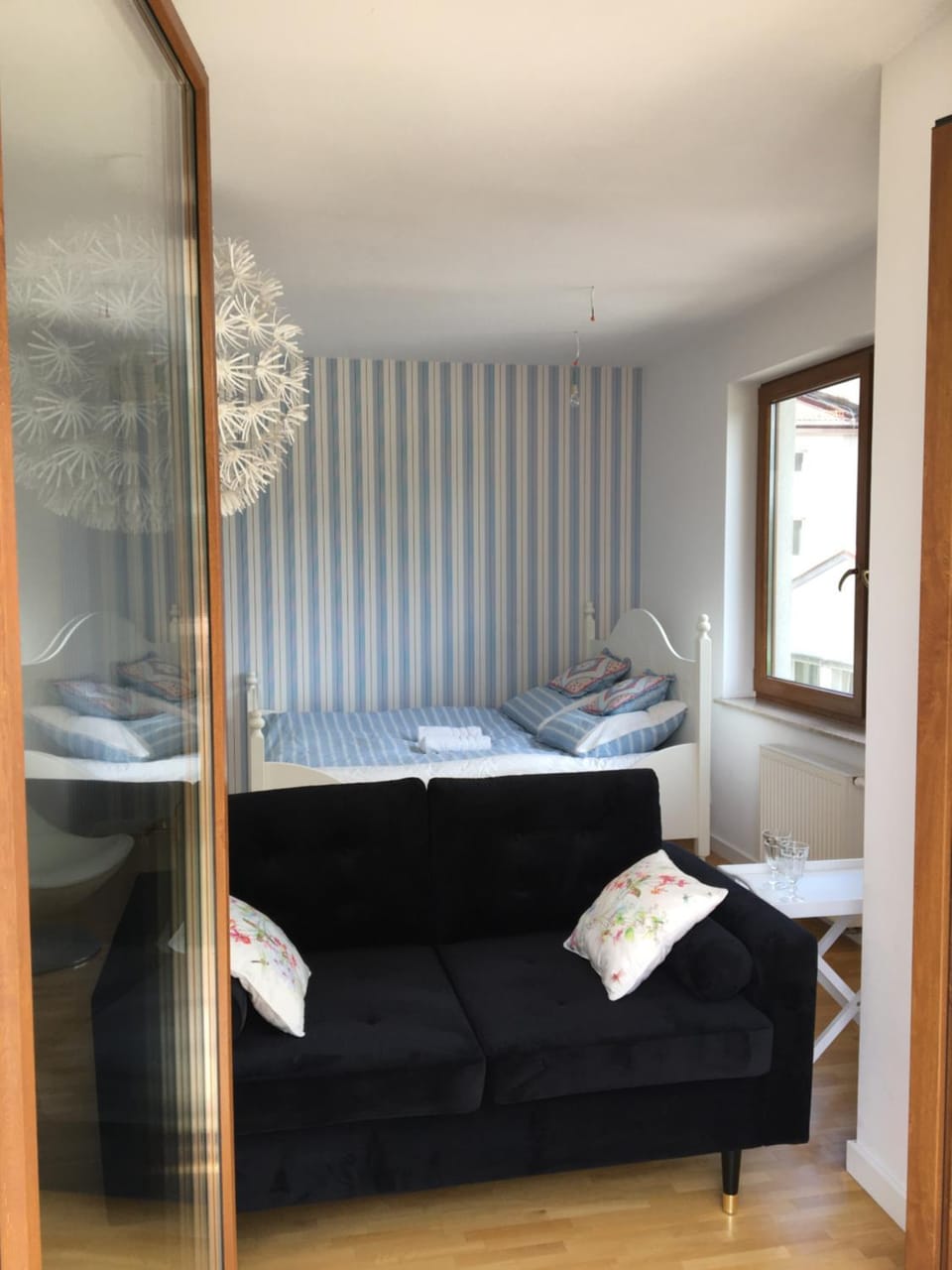 Bed, Living room