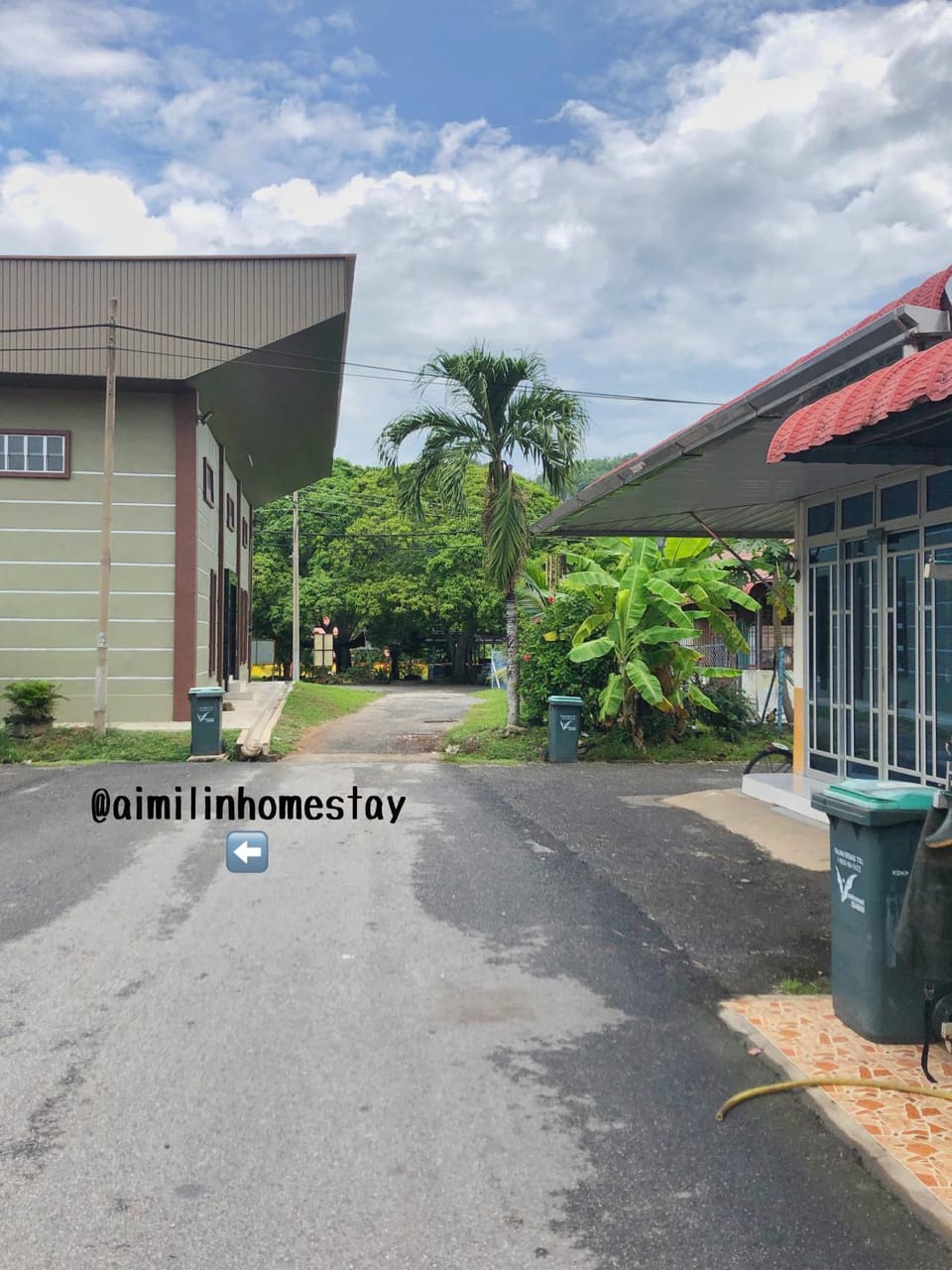 Nearby landmark, Facade/entrance, Day, Property logo or sign, Neighbourhood, On site, Street view