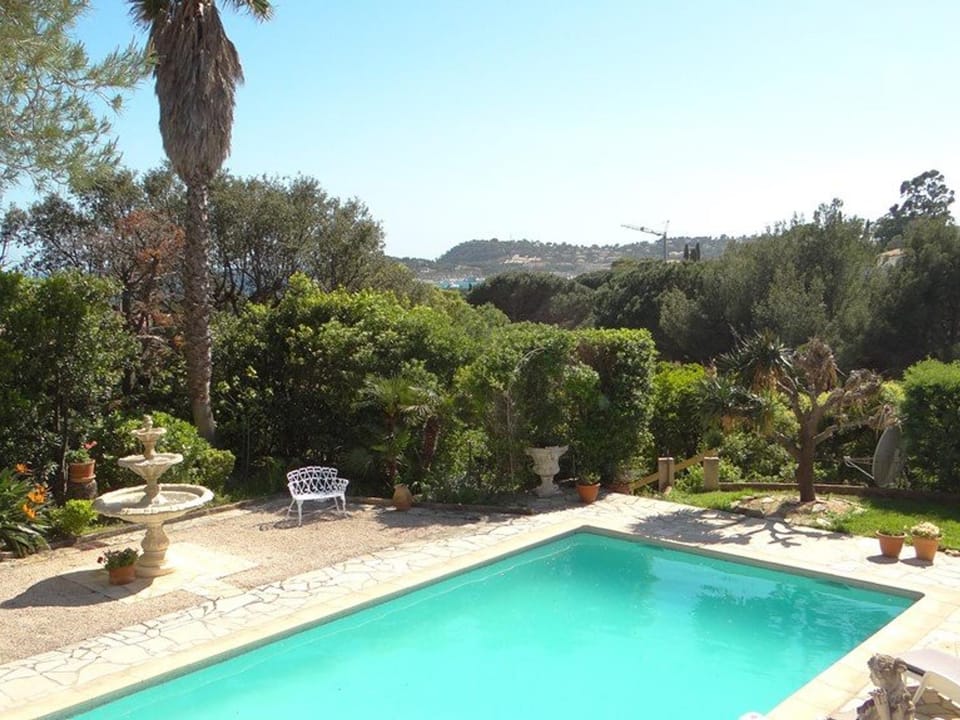 Villa 4 chambres avec piscine et terrasses - FR-1-100-239 Villa in Cavalaire-sur-Mer