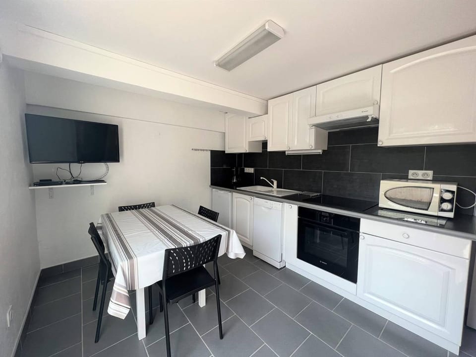 T1 Bis Cambo-les-Bains, 2 Pers, WiFi, Terrasse - FR-1-495-91 Apartment in French Basque Country