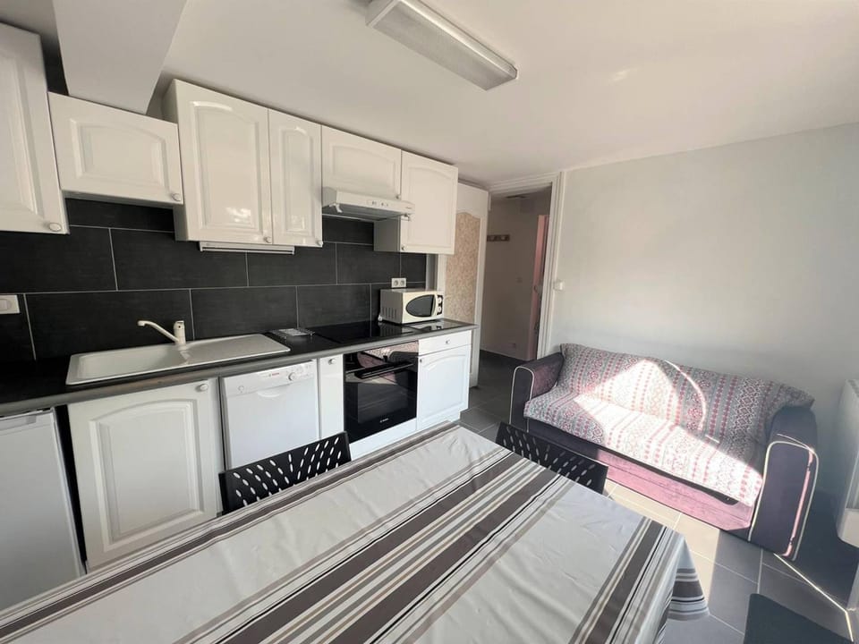 T1 Bis Cambo-les-Bains, 2 Pers, WiFi, Terrasse - FR-1-495-91 Apartment in French Basque Country