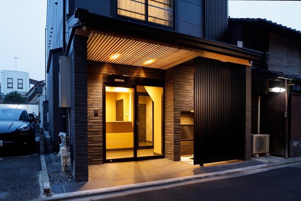 Facade/entrance