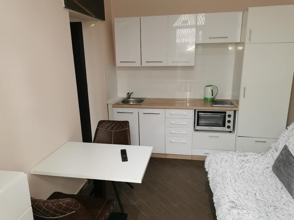 Dining area, kitchen