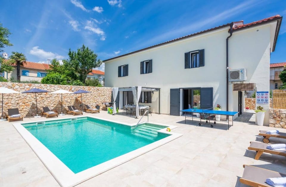 Property building, Swimming pool