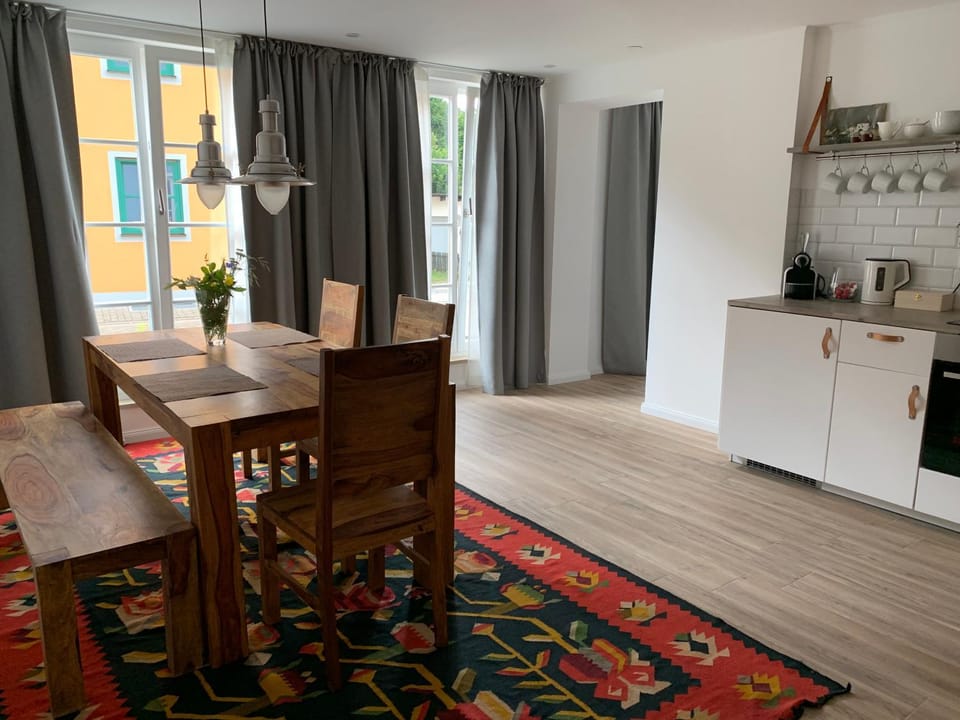 Seating area, Dining area