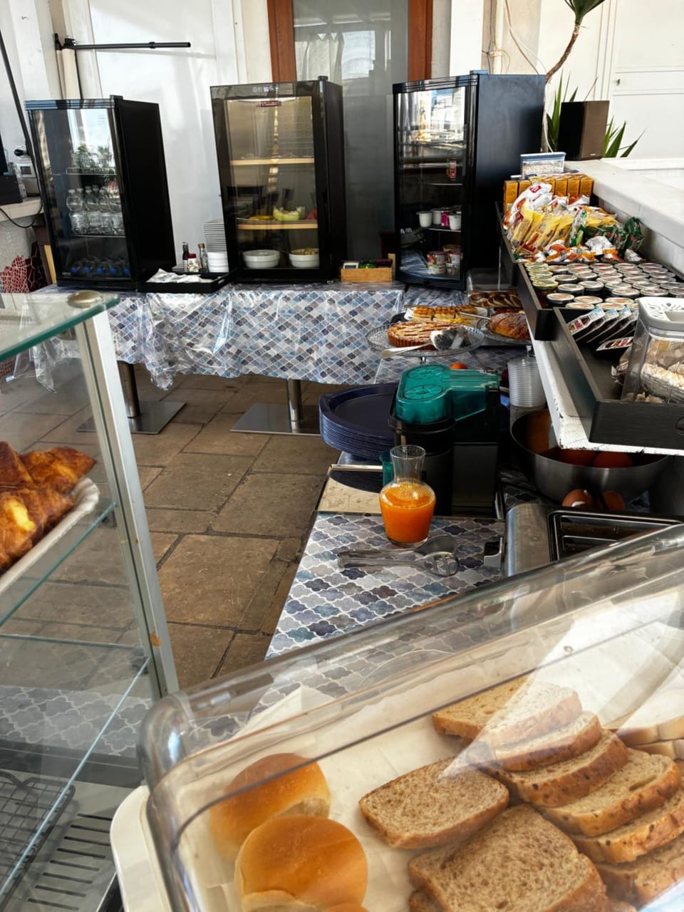 Breakfast, Buffet breakfast