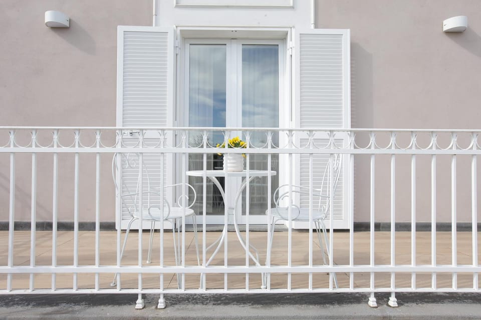 Balcony/Terrace, Garden view
