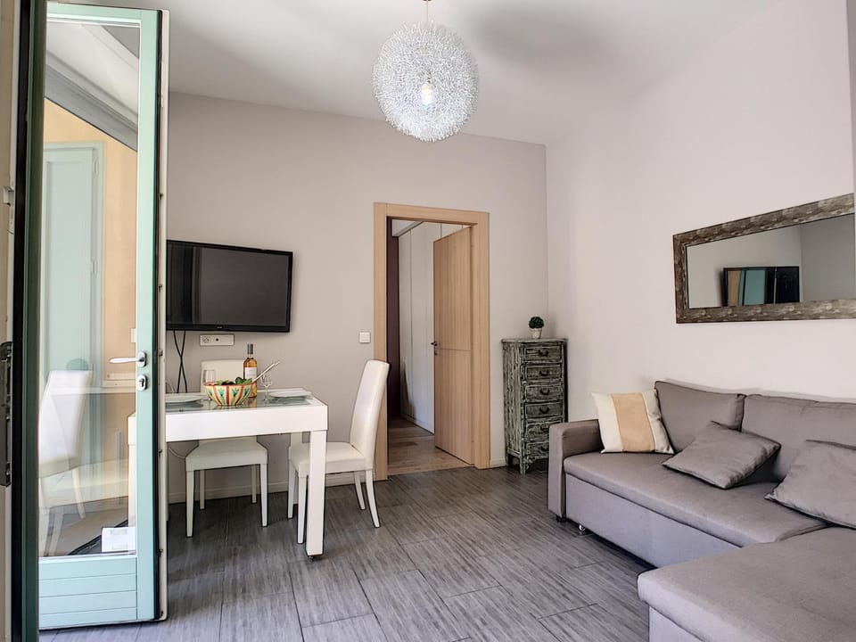 TV and multimedia, Living room, Other, Dining area