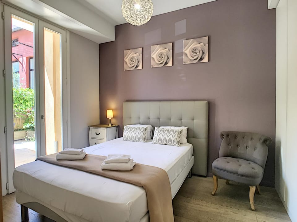 Bed, Other, Photo of the whole room
