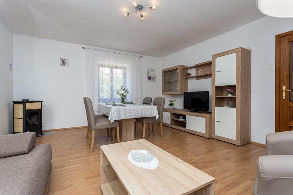 Apartment Mira Šilo-Krk Apartment in Primorje-Gorski Kotar County