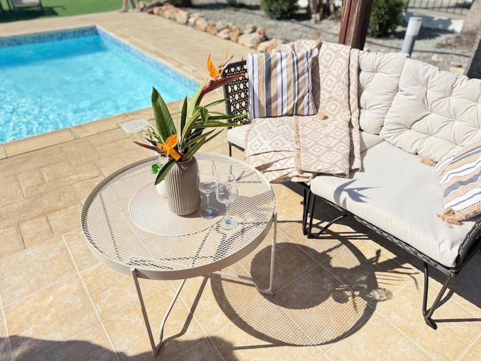 Sea View Villa -Private Pool - 1 Min Walk to Beach Villa in Sotira