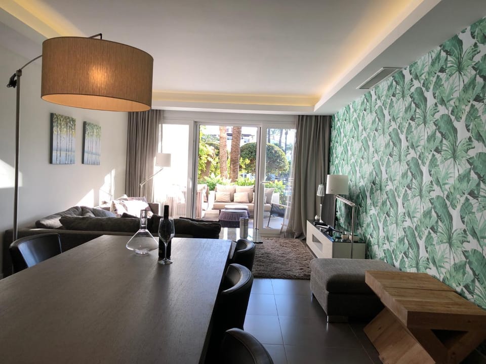 Living room, Seating area, Dining area