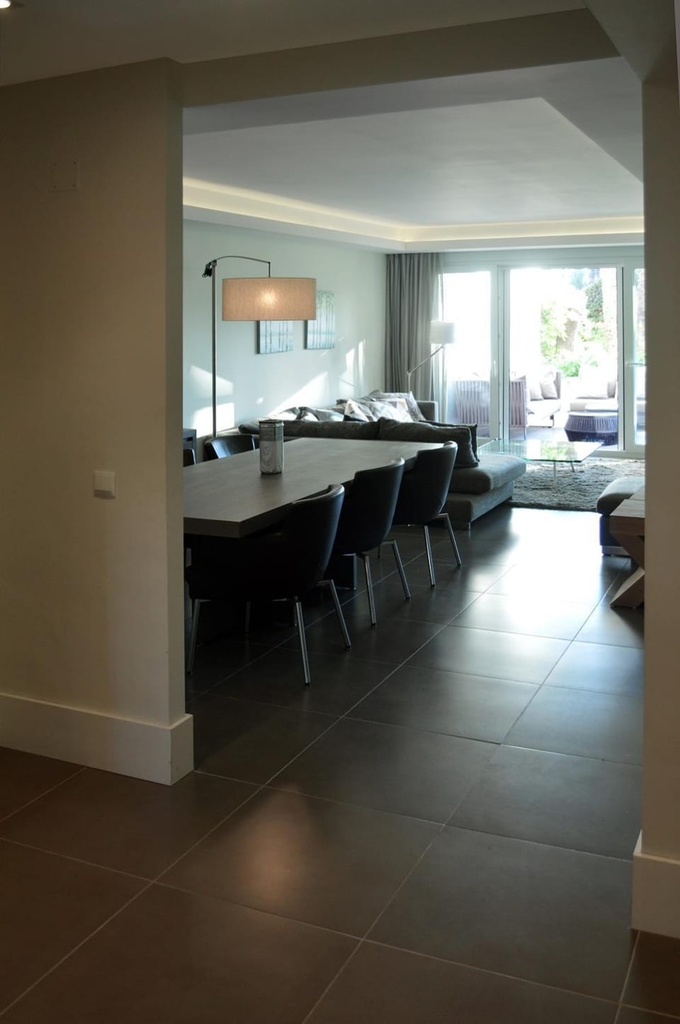 Library, Dining area, Garden view, Family