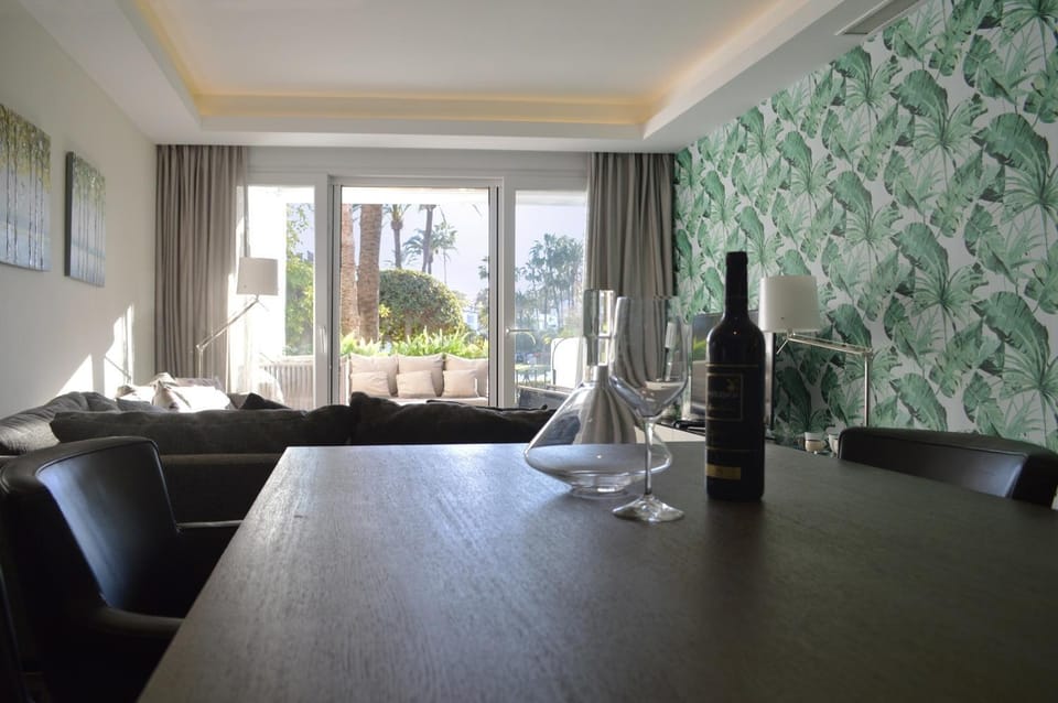 TV and multimedia, Living room, Dining area, Garden view, Pool view