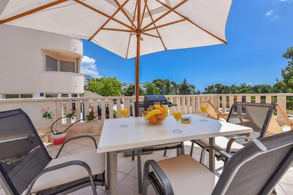 Balcony/Terrace, Balcony/Terrace, Internal: Not applicable to any particular room