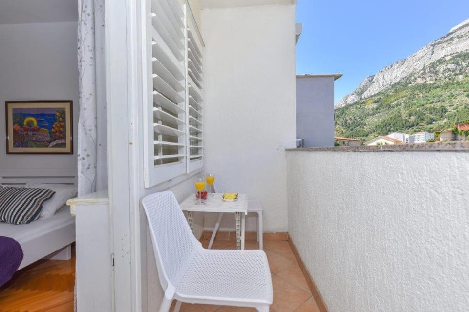 Balcony/Terrace, Mountain view, Internal: Not applicable to any particular room