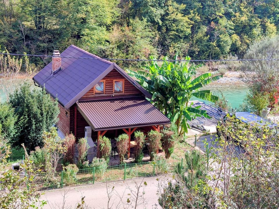 Property building, Spring, Day, Natural landscape, Garden, Garden view
