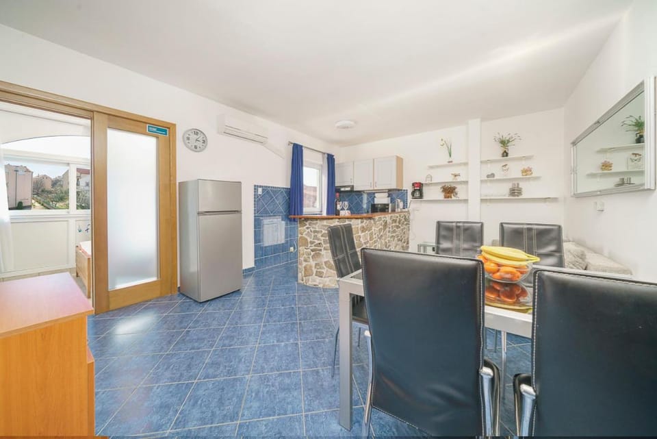 Kitchen or kitchenette, Living room, Bedroom