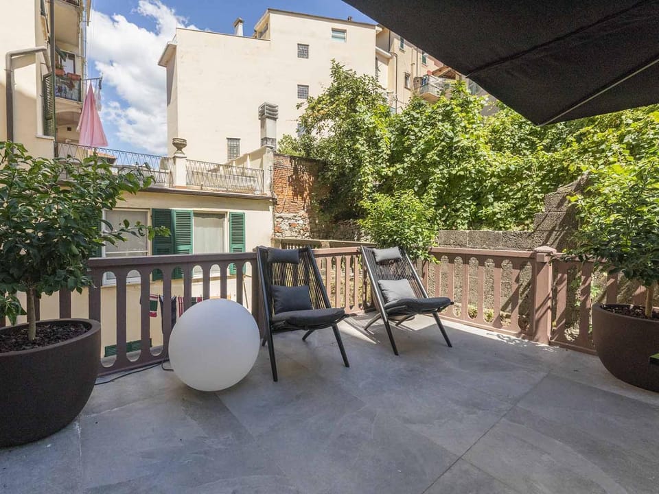Balcony/Terrace, Area and facilities