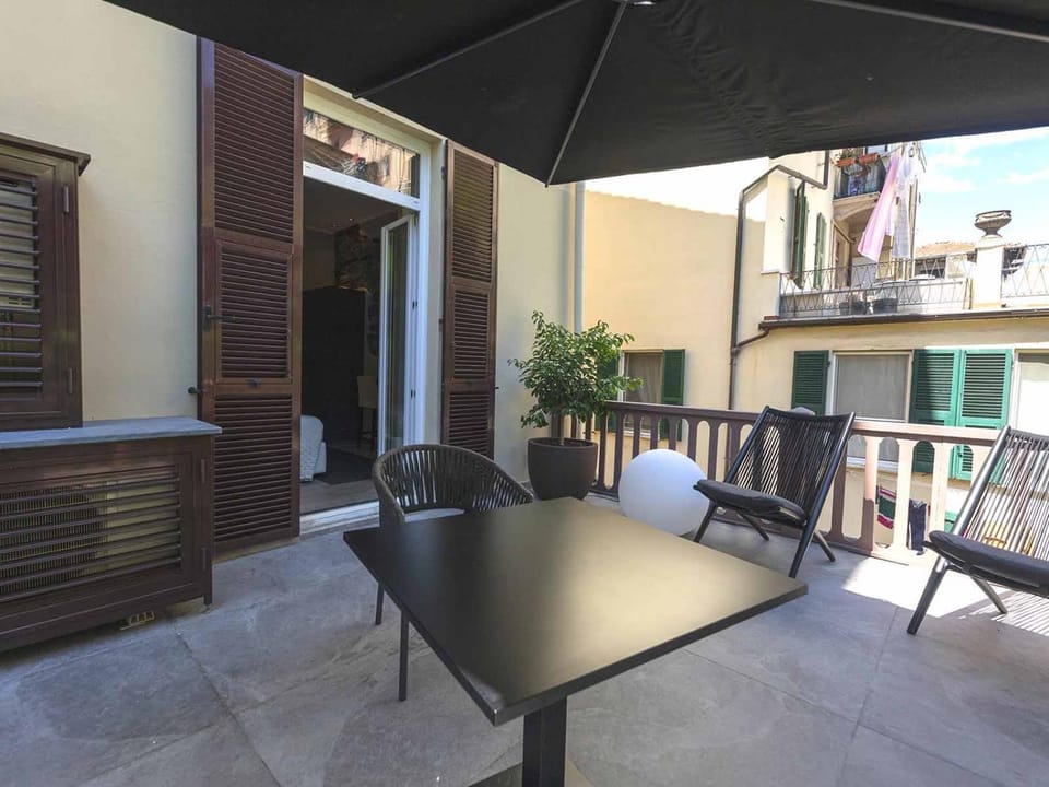 Property building, Balcony/Terrace, Balcony/Terrace, Area and facilities