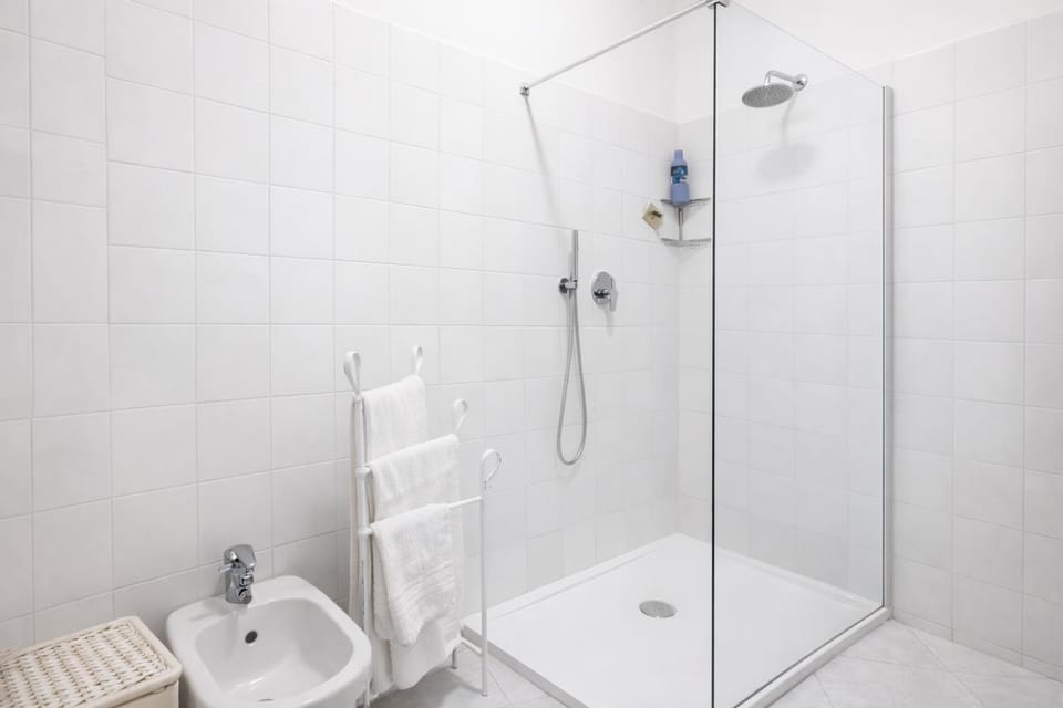 Shower, Bathroom, towels