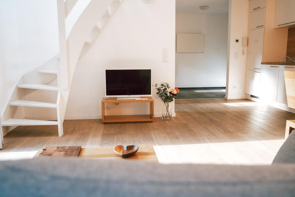TV and multimedia, Living room, Evening entertainment