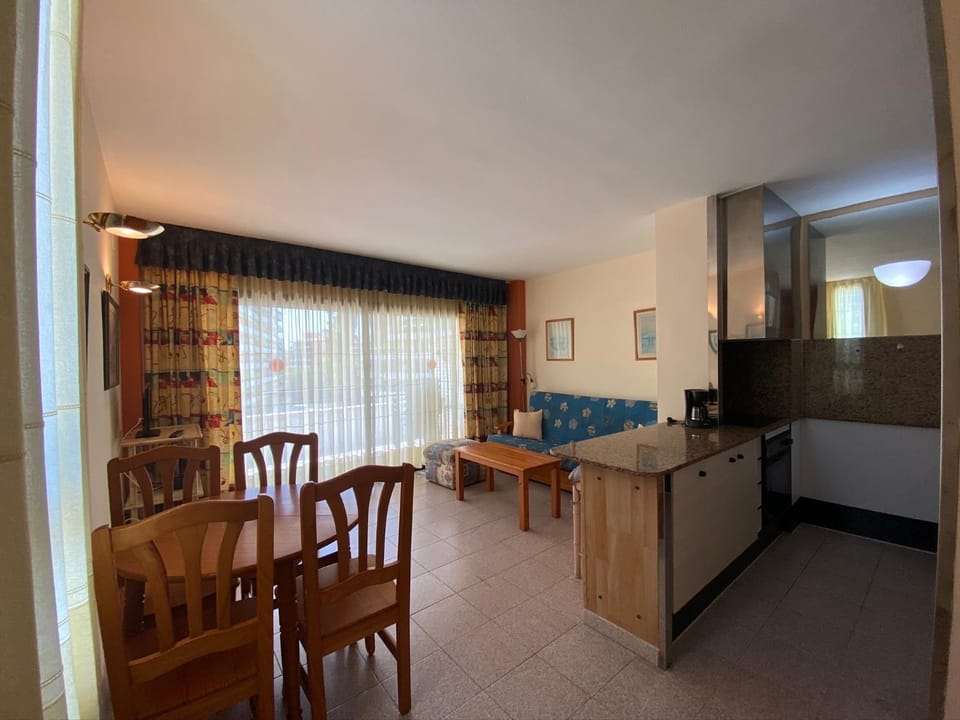 TV and multimedia, Kitchen or kitchenette, Living room, Dining area