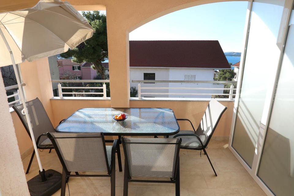 Lovely 2-Bed Apartment in Okrug Gornji Apartment in Okrug Gornji