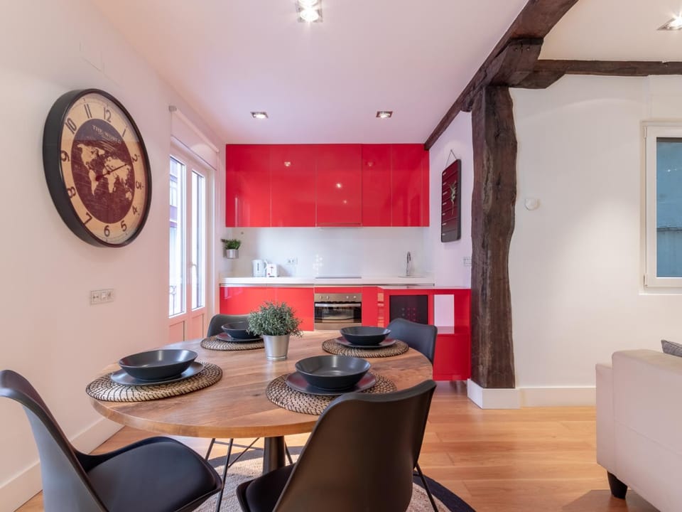 Dining area, kitchen