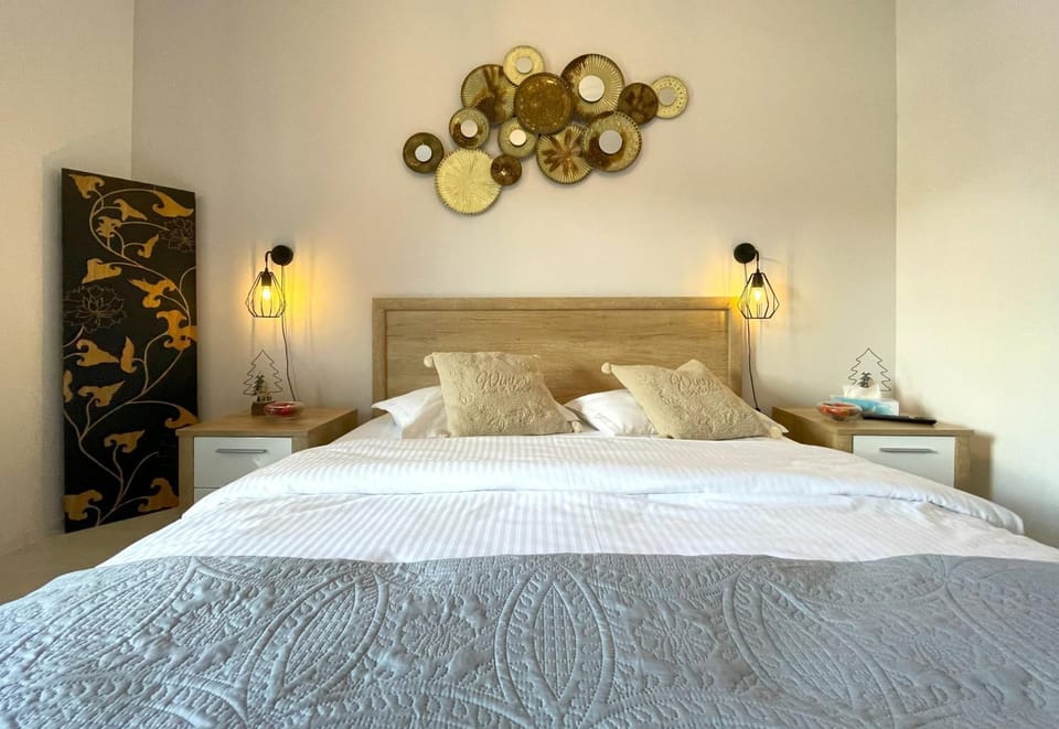 Bed, Photo of the whole room, Decorative detail, Bedroom
