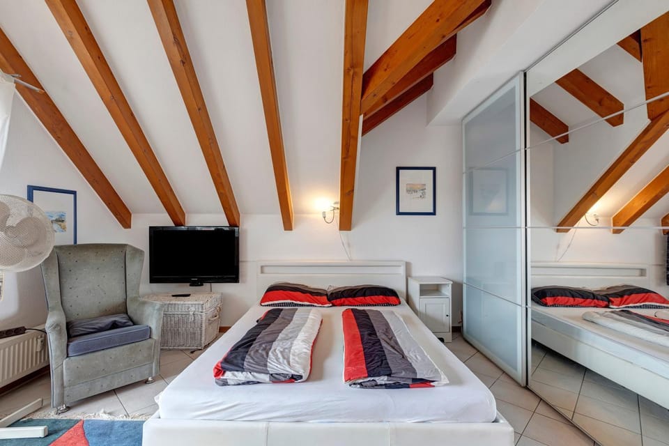 Property building, Living room, Bedroom