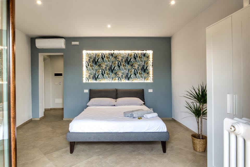 Bed, Photo of the whole room, Bedroom, internet, towels