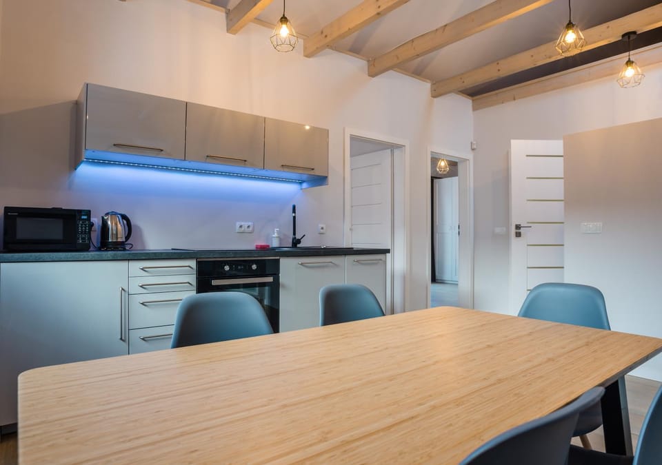 Kitchen or kitchenette, Dining area, Communal kitchen