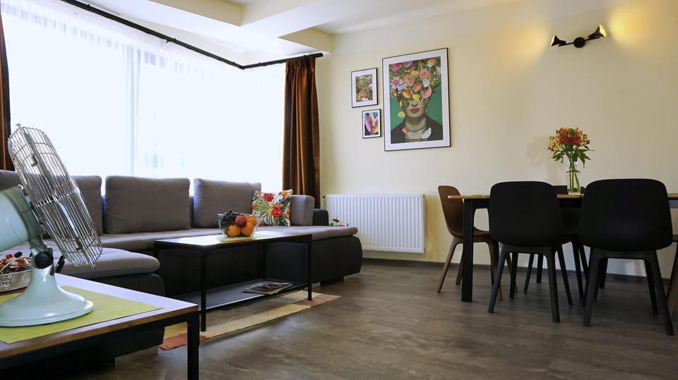 Living room, Photo of the whole room, Seating area, Dining area