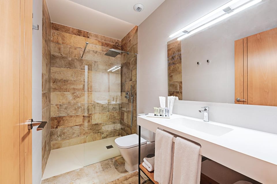 Shower, Bathroom, towels