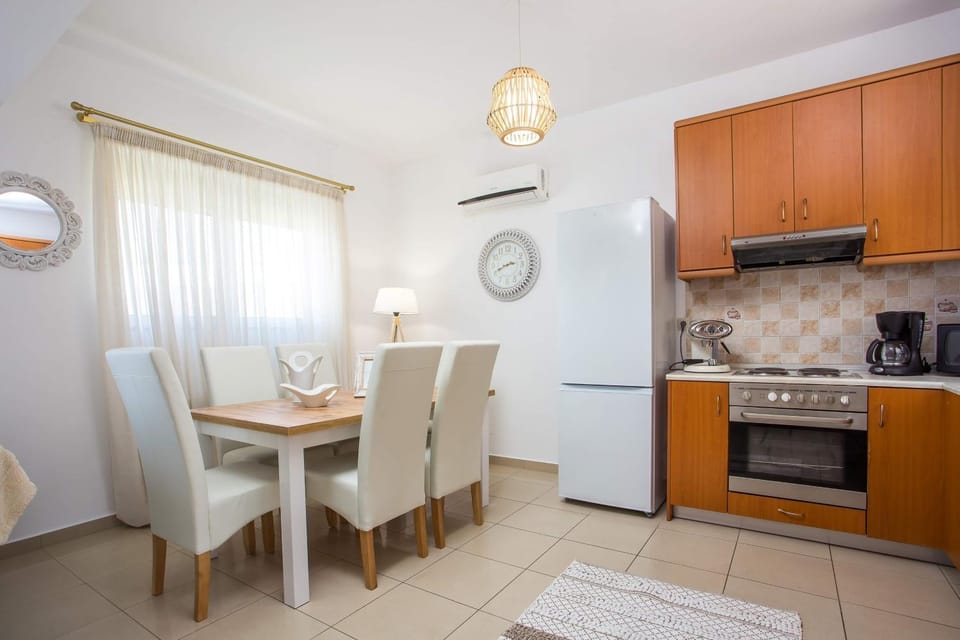 Dining area, Communal kitchen