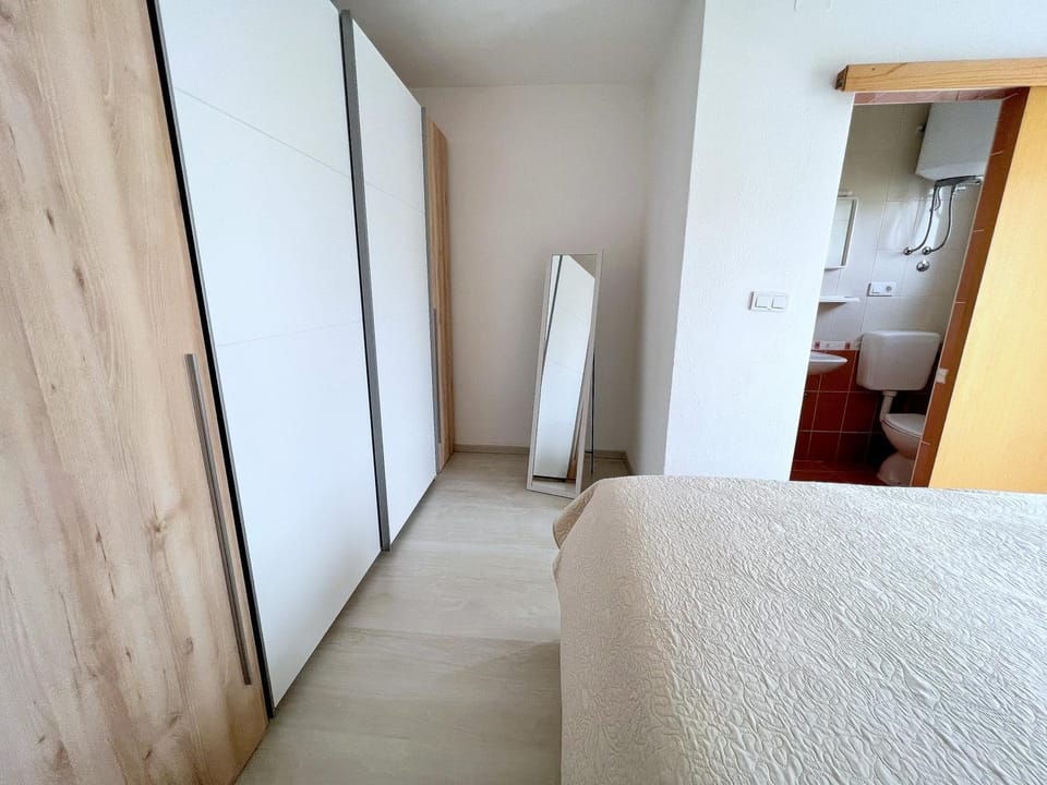 Bedroom, wardrobe
