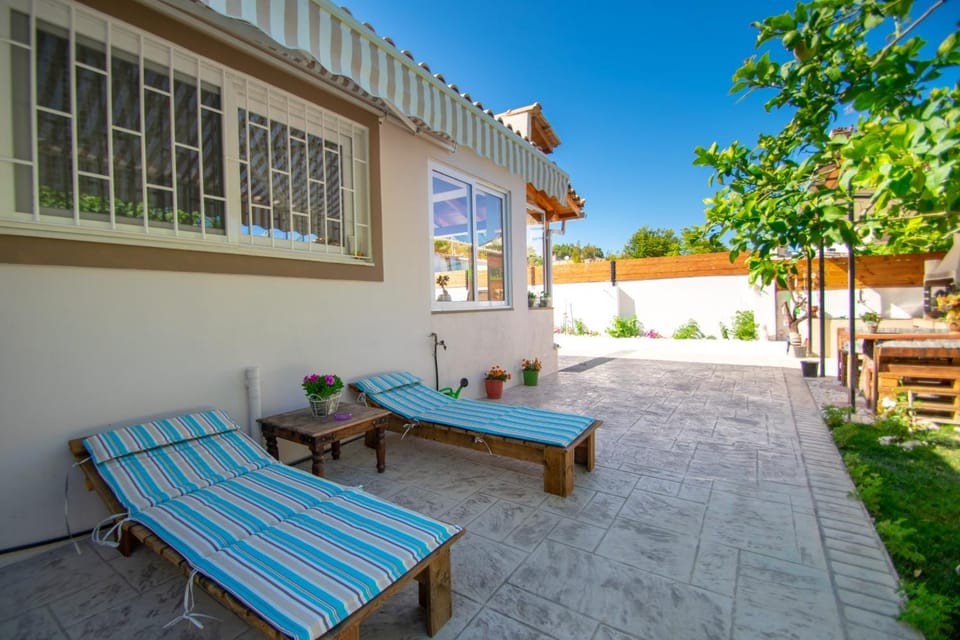 Property building, Patio, Garden