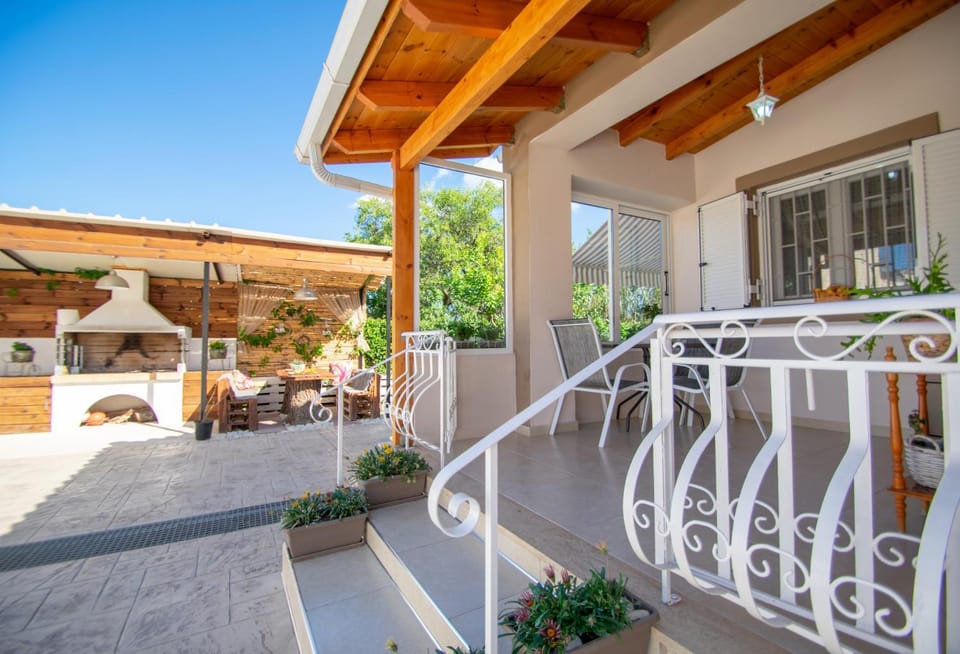 Patio, Facade/entrance, Balcony/Terrace