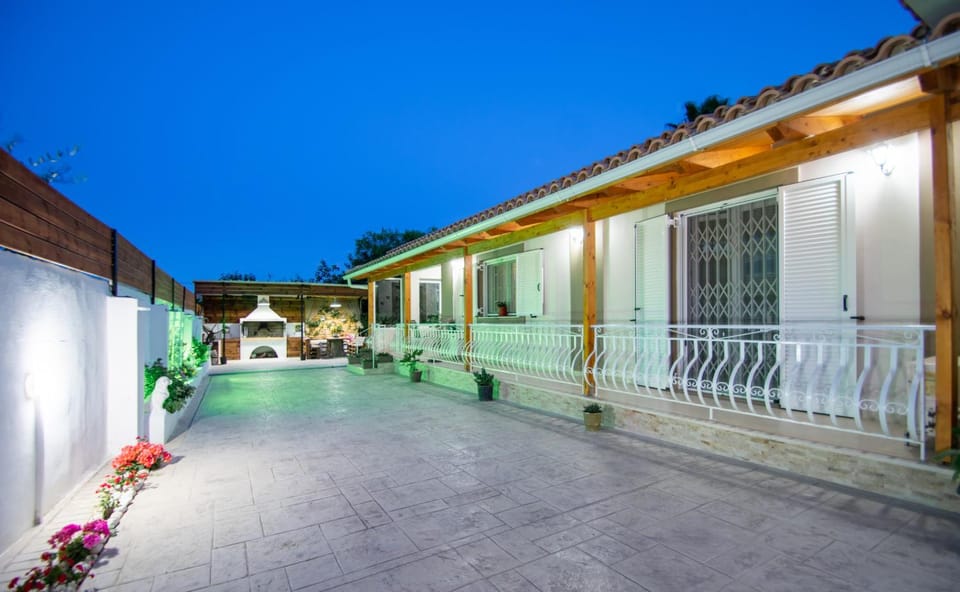 Patio, Facade/entrance, Balcony/Terrace