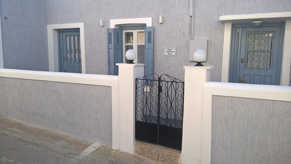 Eleni's traditional house Apartment in Milos