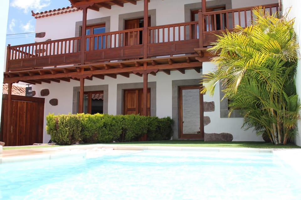 Allureh Emblematic Lodging Villa in Comarca Sur